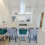 Apartment Sea Breeze Iv