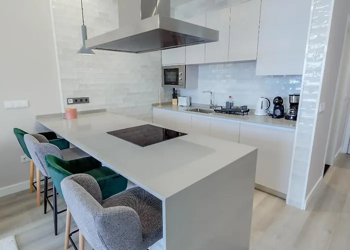 Sea Breeze Iv شقة